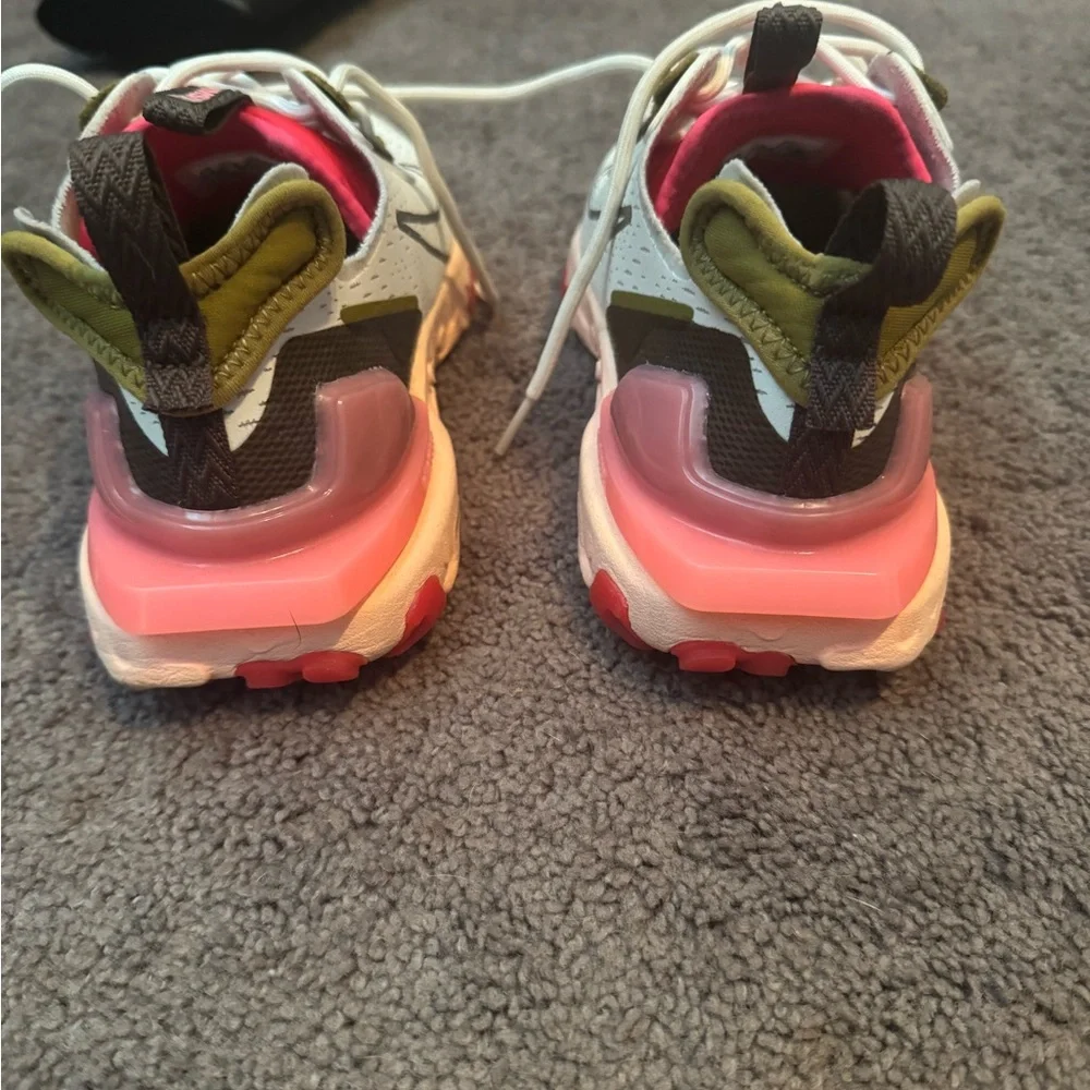 Nike Women’s Sneakers - Picture 6 of 11